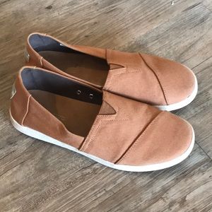 Toms Avalon slip on sneakers